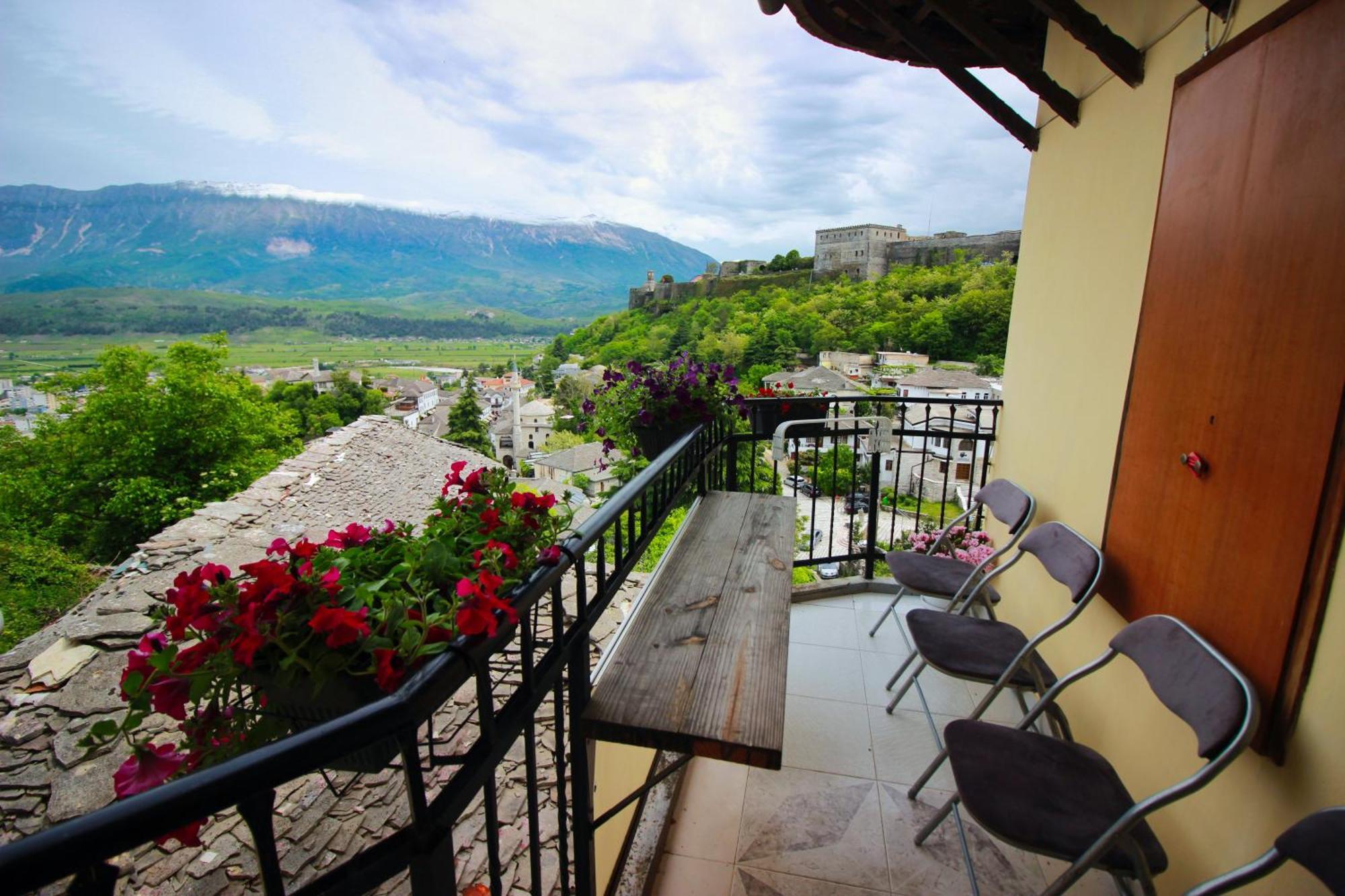 Emblematic House Apartment 2 Gjirokastra Kültér fotó