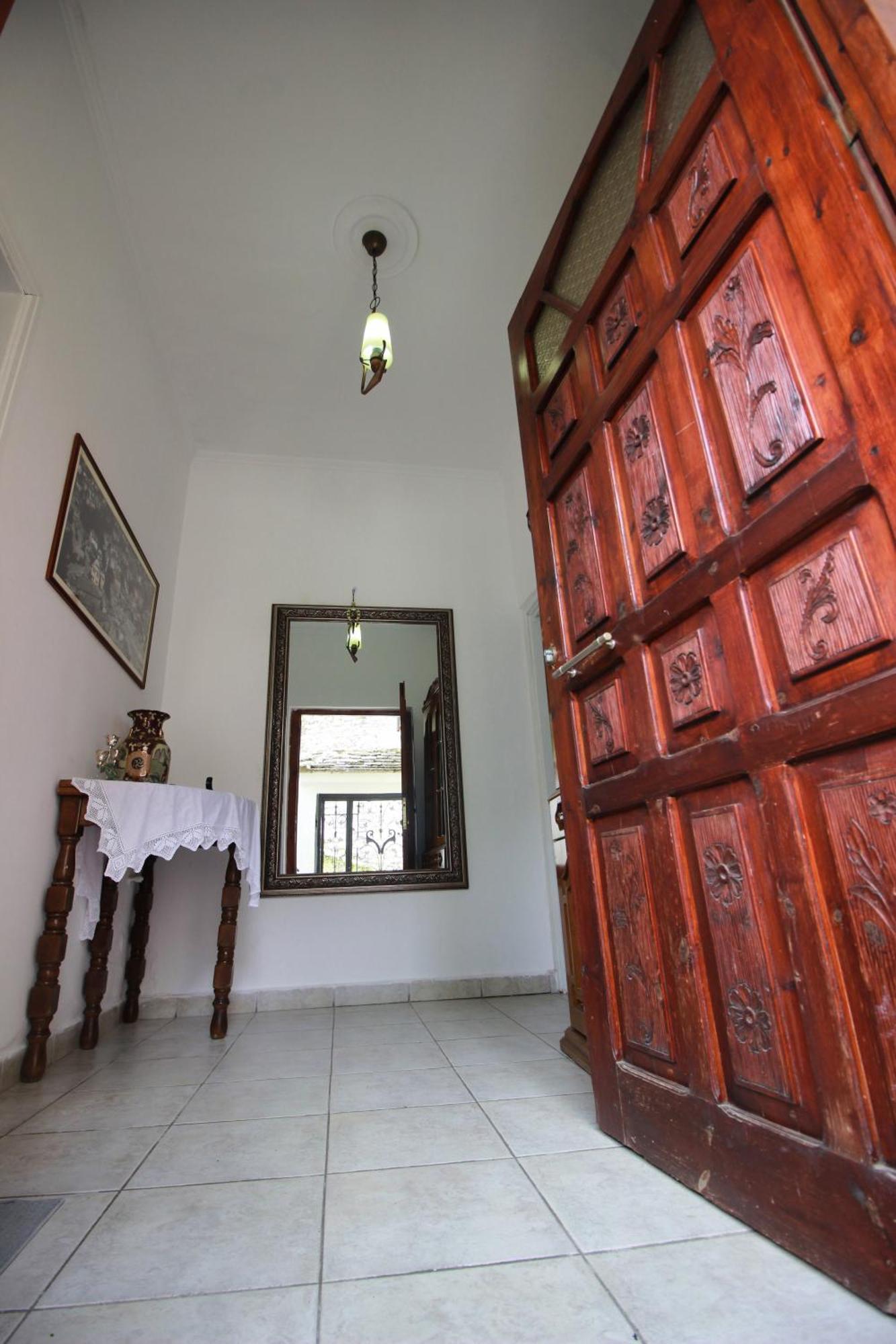 Emblematic House Apartment 2 Gjirokastra Kültér fotó