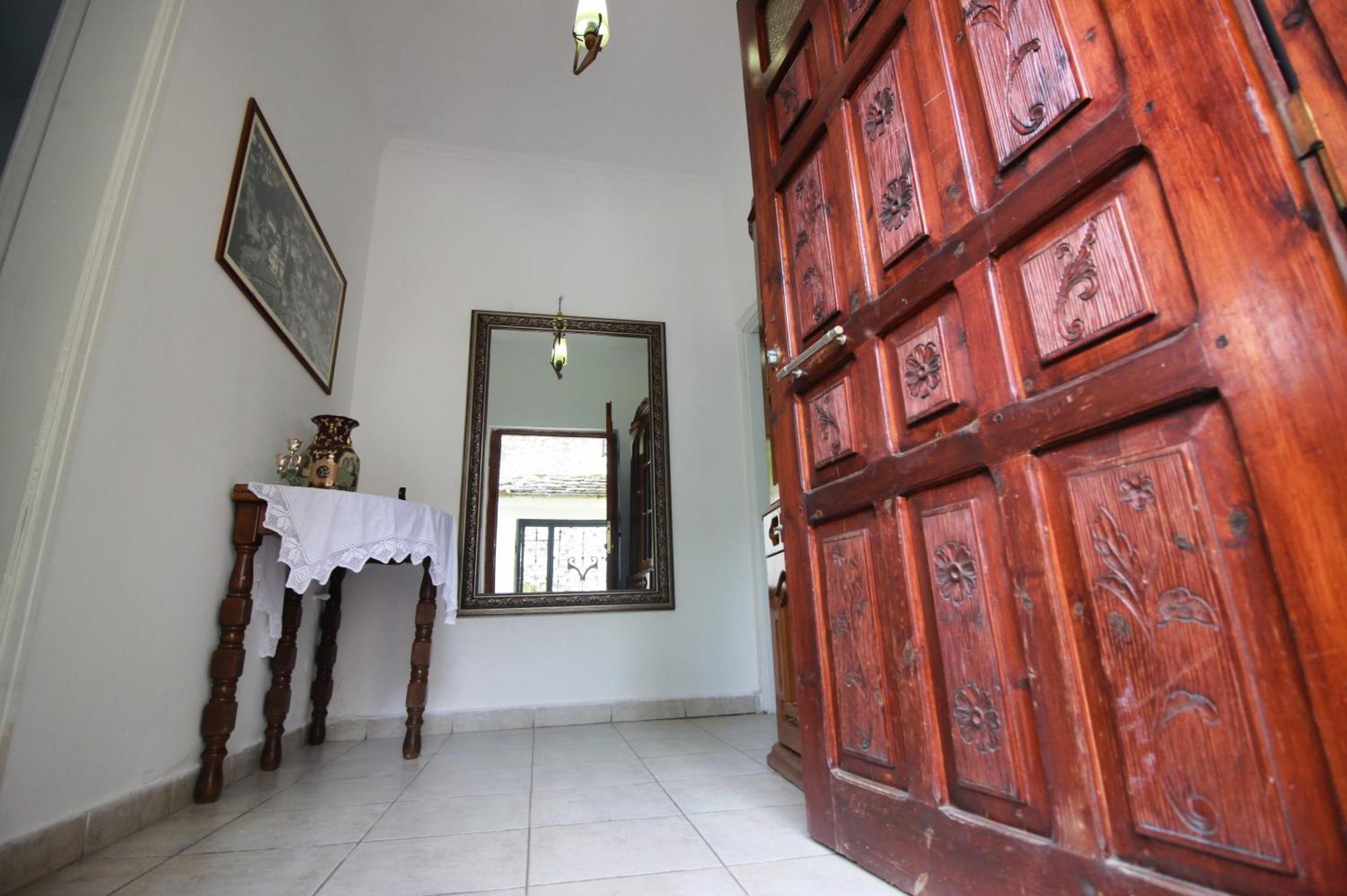 Emblematic House Apartment 2 Gjirokastra Kültér fotó