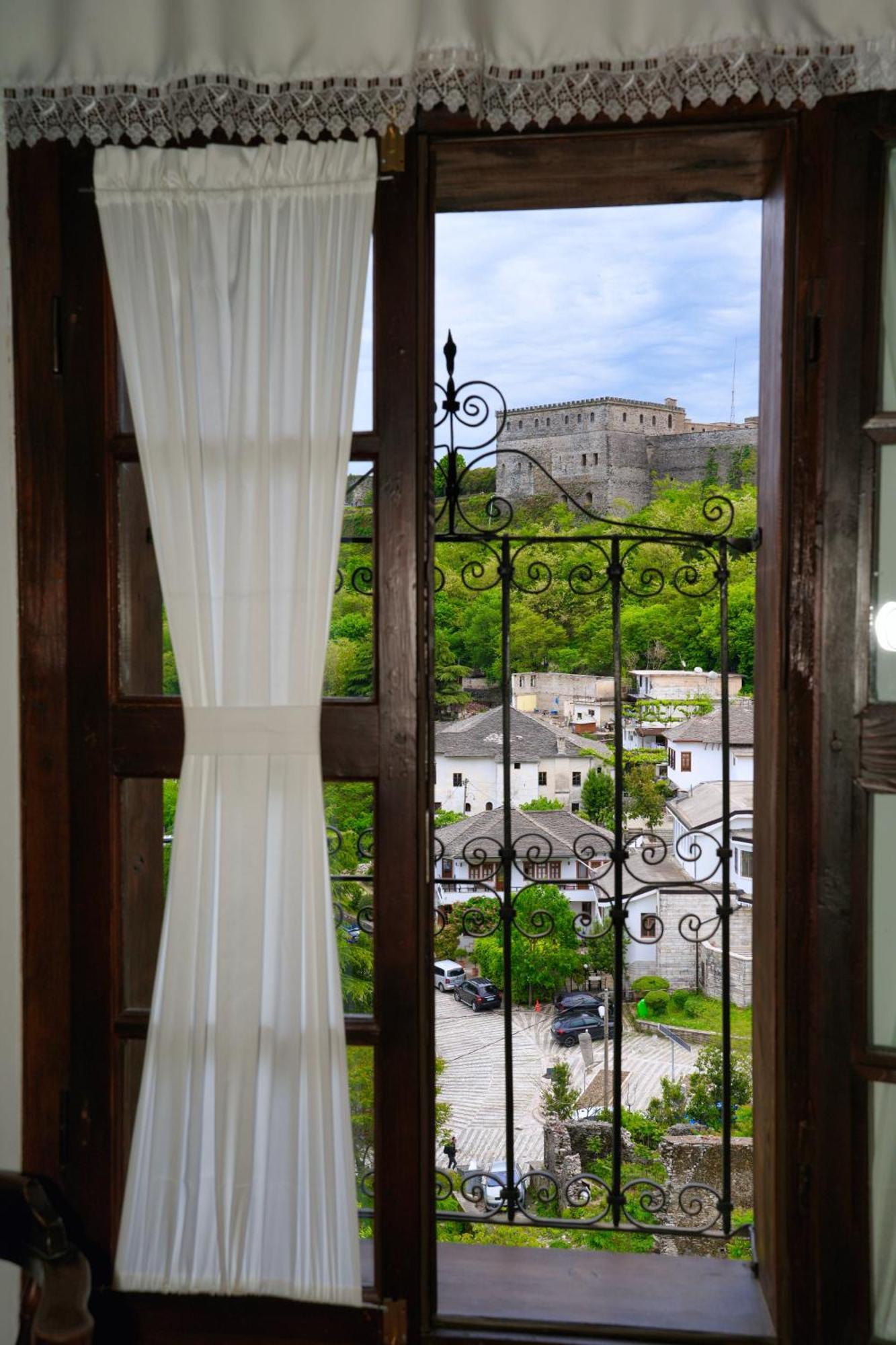 Emblematic House Apartment 2 Gjirokastra Kültér fotó